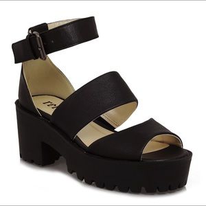 Like new Platform Sandal